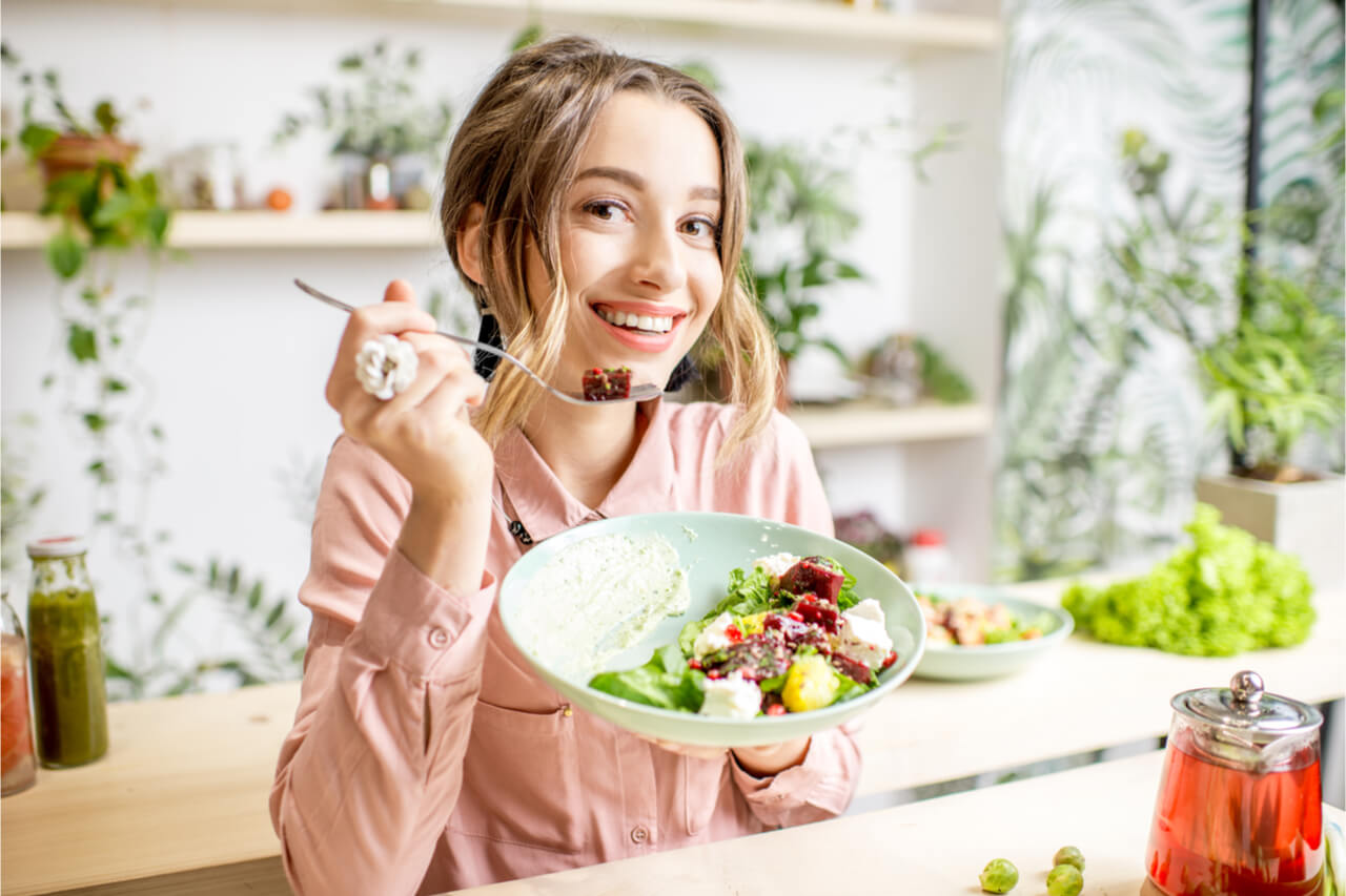 woman eating healthy